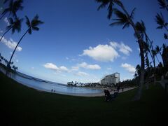 コオリナ・Marriott's Ko Olina Beach Club付近から。
人工的に日本の企業が作ったラグーンと遊歩道。