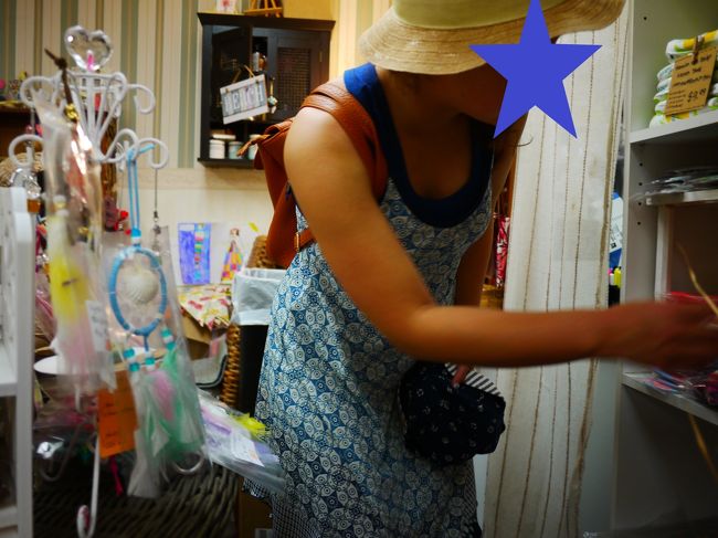 買い物に夢中な私<br /><br /><br />すっかり飽きてしまった長男にカメラを持たせ、おもちゃ代わりに<br /><br /><br />結構よく撮れてる