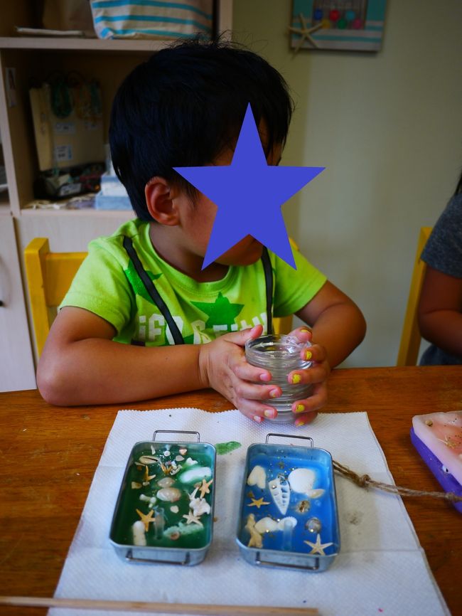 長男はブルーとグリーン<br /><br /><br />年齢的に少し心配してましたが、４歳の長男は私が手伝わなくても上手に作っていました<br />