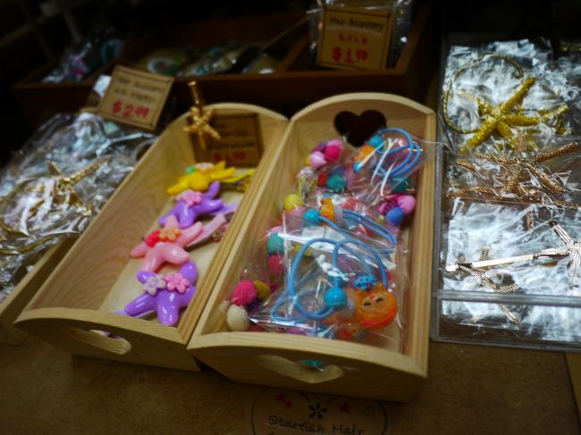 ヘアゴムやヘアピンもいっぱい