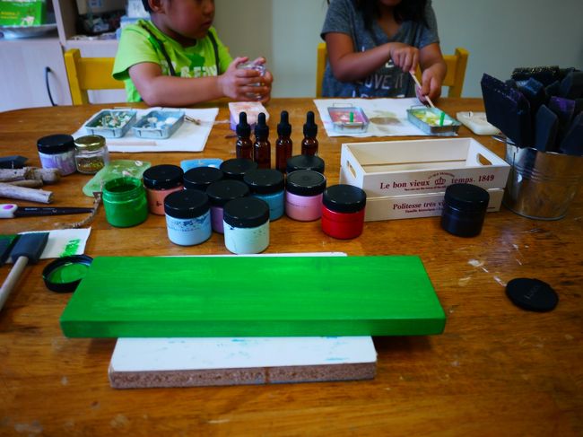 ベースは鮮やかなグリーンに