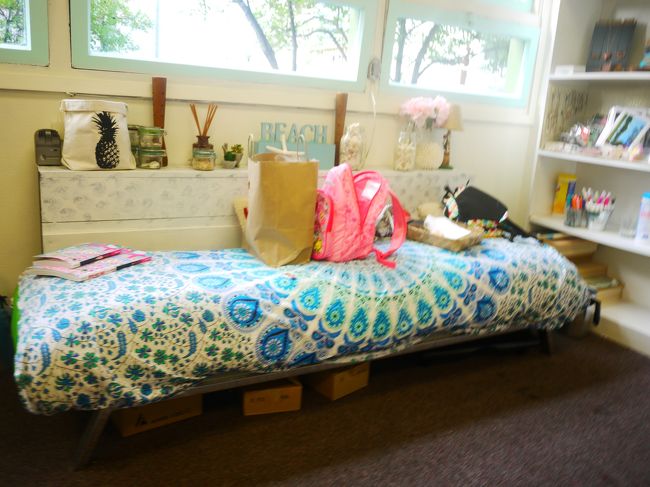 ほぼ貸し切りでした<br /><br />奥のソファーに荷物を置かせてもらって