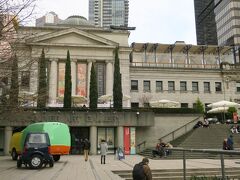 バンクーバー美術館（Vancouver Art Gallery）

ロブソン通り沿いにあります。