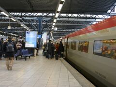 アムスから2時間弱、10時過ぎにブリュッセルの南駅に到着。

予約してある宿はグランプラスの近くなので、メトロで向かう事に。