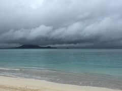 ☆Hawaii-Kailua Beach★

翌日は全米No1にも選ばれたカイルアビーチへ。しかし、昨日とは真逆の悪天候。わざわざレンタカーまで予約してたけど、失意の中でとりまビーチへ。結局天候は良くならず、フライトの時間もあって、ワイキキへと戻るだけ。。