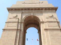 インド門　柱には、兵士の名前が書いてあります、今整理していて気が付きましたが、本当はインド兵士の慰霊碑としてのものなんでしょうね、イギリスが作ったらしい。
