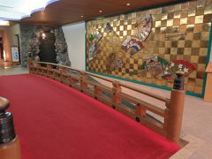 本日の宿、清風荘に到着。一昔前は団体客で賑わったであろう大型温泉ホテルです。最近はこのようなホテルでも、「おひとり様」宿泊プランを用意しているところが多くなっています。