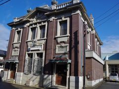 旧森田銀行を見学（入場料無料）。