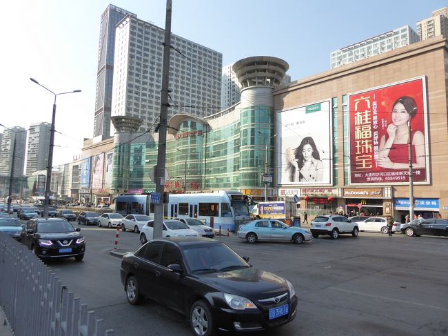 11:24 興工街<br />201区踏破し、西安路に入り、202区を歩きます。<br />この辺りに、こんなに大きい商業施設があったんですね。人も車もかなり多いです。勝利広場周りしか知らないので、次はこの辺りも開拓しようかな。