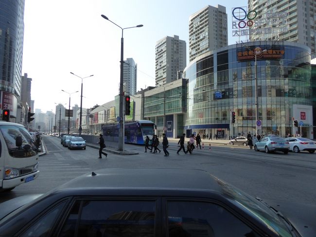 11:30　西安路×長興街<br />この辺り、大型商業施設が続きます。ユニクロ・GAPもあります。