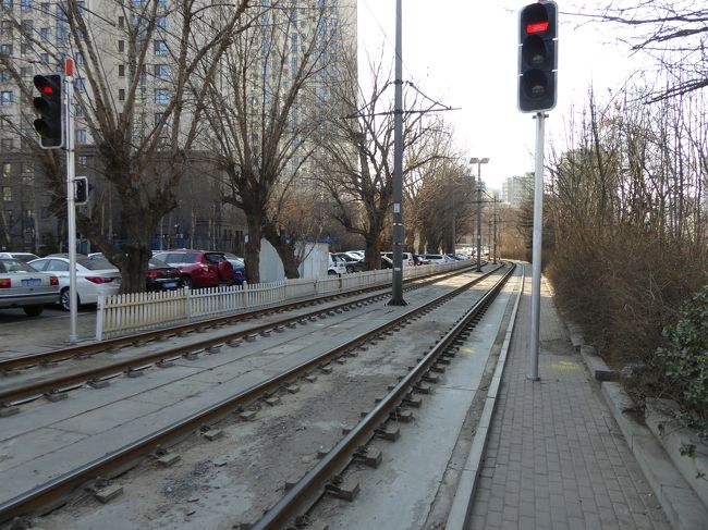 11:50 沿河街×西安路と富国街の間<br />河を渡っても人しか通れない道を通ります。この信号で車との交差を制御しているようですね。車とは違う信号があるのは、ここぐらいかな。