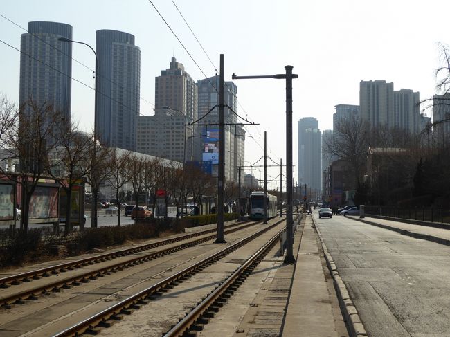 13:15 会展中心<br />ずーっと直線なので、次の停留所もすぐ見えています。