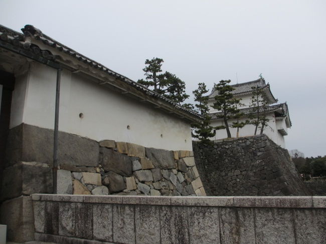 名古屋入り初日は<br />徳川家康築城の名古屋城へ<br />本丸御殿は現在復元中で<br />来年度には全体修復完了のようです<br />東門から入りました。