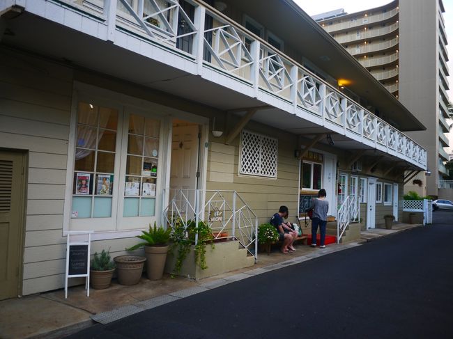 すっかり待ちくたびれたパパはもう帰りたいって言うのでここから別行動<br /><br /><br />私はシンちゃんをおんぶして、晩御飯を調達に行きます