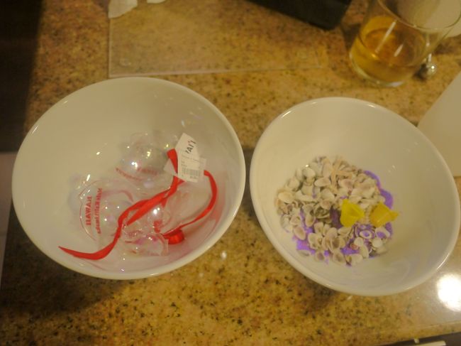 そしてそして・・・<br /><br /><br />これは・・・<br /><br /><br />免税店で買ったアレです(^▽^;)<br /><br />娘のリュックに入れて持ち帰ったらなんと粉々になってました<br /><br />落としてもないのに、とってももろい作りだったみたい・・・