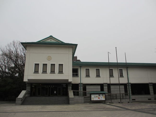 名古屋城を後にして徳川美術館へ<br />徳川家康の遺品を中心に<br />徳川家の愛用品を展示してありますが<br />残念ながら内部撮影は禁止でした<br />お隣にある徳川園は時間切れで<br />この日には入園できませんでした