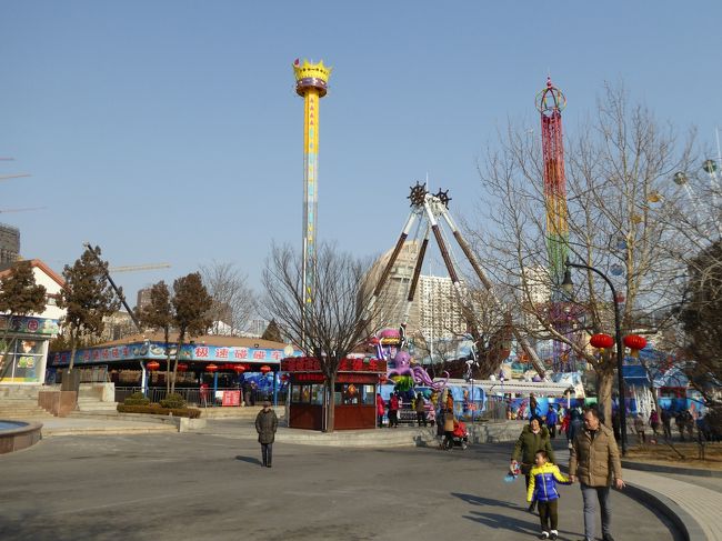 子供向けの小さな遊園地みたいになっているようですね。