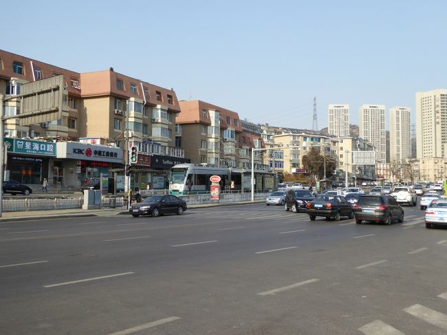 14:22 星海公園正門前<br />公園を抜けて、再び線路沿いを歩きます。