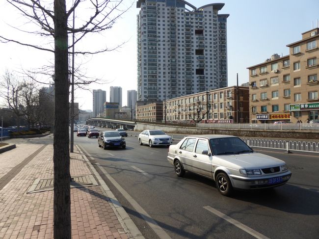 14:23<br />路面電車なのに、この辺りから高架線路になります。大都市の路面電車はやはり厄介者になりつつあるのでしょうか。