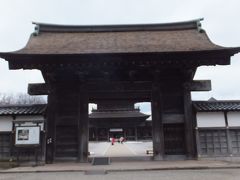 「総門」（重要文化財）。