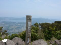 １０：４０開聞岳山頂に到着した。
約１時間４０分で山頂に。

開聞岳は標高９２４メートルの火山。日本百名山に選定されその山容から薩摩富士とも称される。