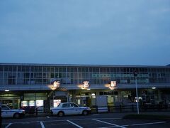 小口から路線バスで新宮駅前に。
ここから路線バスで紀伊勝浦駅前に。
今日の宿はホテル浦島である。