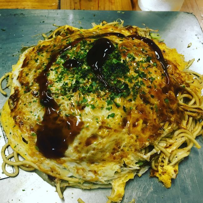 広島といえばお好み焼き！おそばとキャベツたっぷり。広島風お好み焼きって言われるけど、私にとっては「広島風」は余計です。