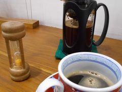 11:00
コロンボに向かう前にちょっと一休み。
日本人が経営しているというカフェで、セイロンコーヒーをいただきました。
スリランカって紅茶のイメージだったけど、現地に来てコーヒーばかり飲んでいるな…

コーヒー　420ルピー