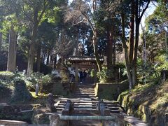 浄智寺　

東慶寺から南へすぐの所。
道路からすぐだが、山深い雰囲気のある参道を上がって行く。

