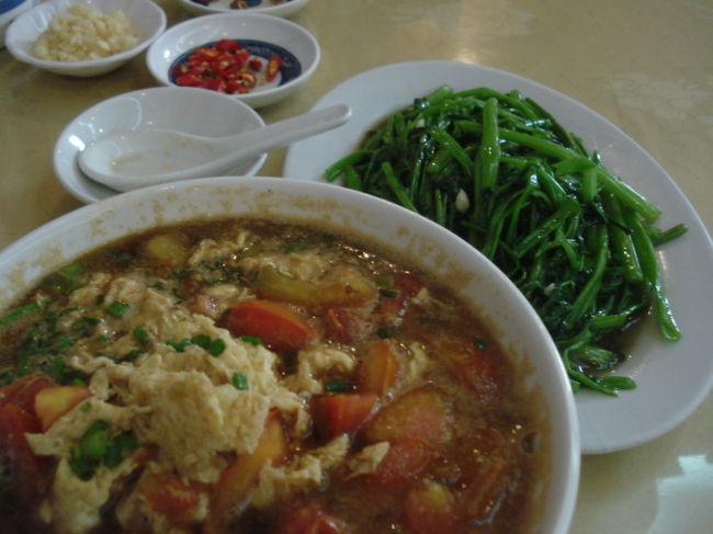 トマトの麺と青菜炒め