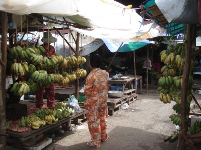 市場のパジャマ女子
