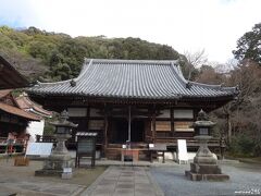 天王山　宝積寺（宝寺）

真言宗の寺。
寺伝では724年、聖武天皇の勅命を受けた行基が建てたと伝えられます。

寺宝や重要文化財が多く残り、
聖武天皇が夢で竜神から授けられたという「打出」と「小槌」を祀ることから
「宝寺」の別名があり、大黒天宝寺として商売繁盛のお寺として知られています。

山崎の戦いでは秀吉の本陣となり、
禁門の変では尊皇攘夷派の真木保臣を始めとする十七烈士らの陣地が置かれました。