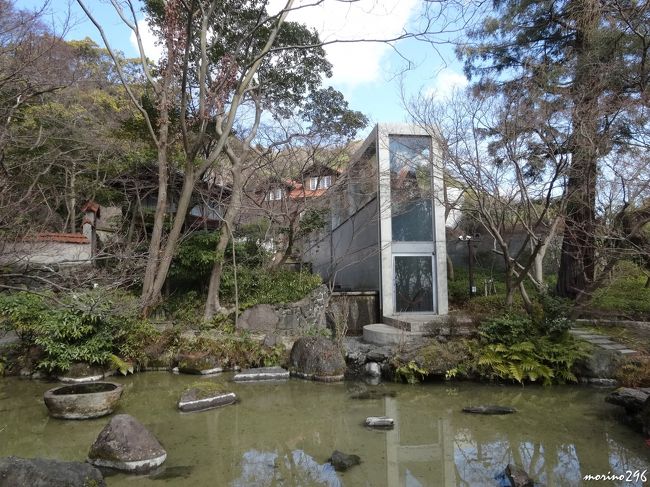 アサヒビール大山崎山荘美術館　庭園<br /><br />庭園に建つ建物は、モネの絵が飾られる展示室につながる階段廊下です。