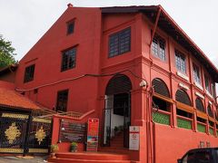 続いてお隣のArchitecture Museum of Malaysiaへ。
こちらは料金無料なのに、またもやお客は私たちだけだった。