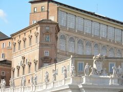 ちなみにここバチカン市国は面積たった44ヘクタールで、人口は約1,000人。

言わずと知れた世界一小さな国。