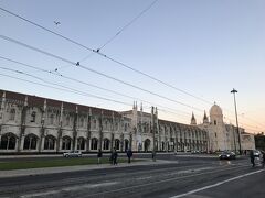 リスボン最大の観光スポット、ジェロニモス修道院。

旅疲れで、観光する気が起きず・・・

結局、滞在中訪れることはありませんでした。

次回のお楽しみに。