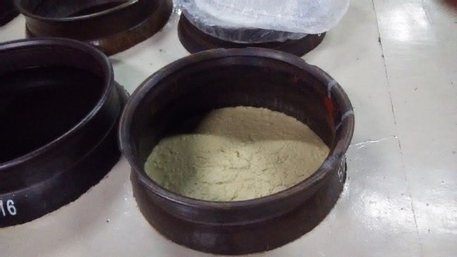 芋焼酎工場の仕込み。