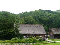 続いて集落の内部を見学する。
一部の住居は見学ができるようになっている。

まずは和田家住宅