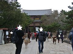 興福寺、春日大社の次に向かったのは大仏で有名な東大寺です。
他の場所とは違いここは観光客でいっぱいです。