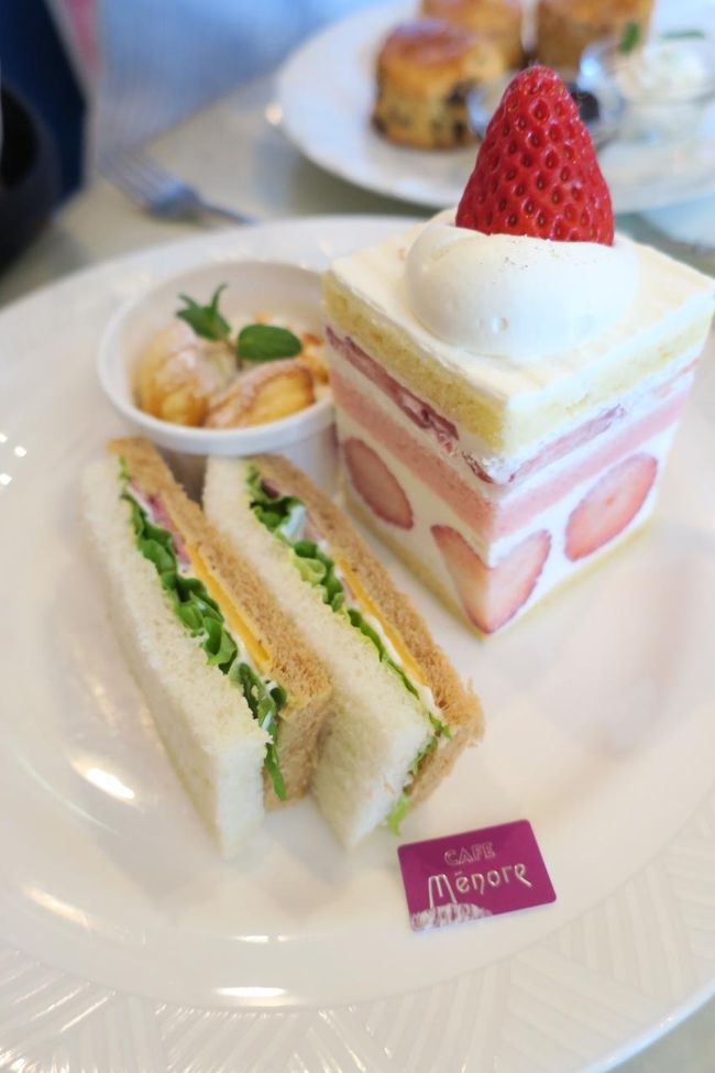 高島屋のケーキセット券をいただいていたので・・<br />無理無理にお出かけ　JRタカシマヤ　メノレ<br /><br />坊っちゃまはこんなサンドイッチとセットにしました