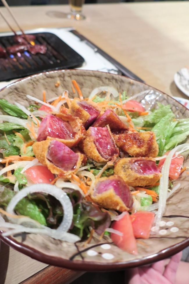 私のおすすめは牛カツ<br /><br />こちらはサラダバージョン