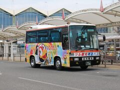 出水駅到着。
出水駅からツル越冬地にある出水市ツル観察センターまでは観光周遊バスが出てます。
この日の利用者は僅か数名。