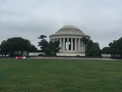 自転車で、ジェファーソン記念館へ