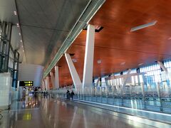 ハマド国際空港。
天井高くて開放的。
しかもきれい！