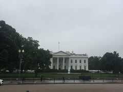 朝ホワイトハウスからスタート。