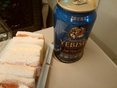 まずは新幹線で東京へ。仙台空港からのエバー航空は金曜日は飛んでいないため、成田空港から出国です。
プレミアムフライデー、まずは食べ損ねた昼ごはん。
