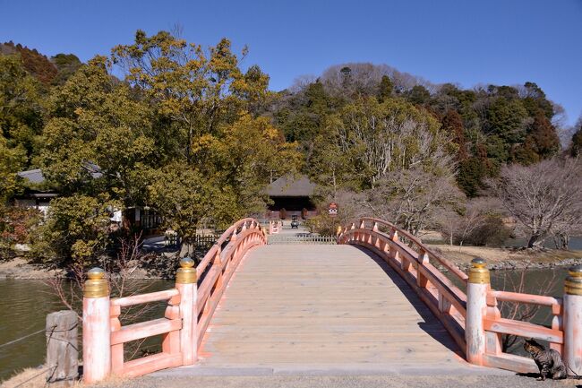 白水阿弥陀堂(国宝)<br /><br />白水阿弥陀堂周辺は江戸時代、湯長谷藩(ゆながやはん)の領地でした。<br />ちなみに、映画『超高速！参勤交代』はこの湯長谷藩(1万5000石)が舞台。<br />物語の鍵となる「隠し金山」はありませんでしたが、炭田はあったそうです。<br />主人公の内藤政醇（ないとう まさあつ）の死から114年後に石炭が発見され、明治維新の後に、常磐炭田という一大炭鉱に発展します。<br />炭坑が衰退し、その炭坑の厄介物だった地下から湧き出る豊富な常磐湯本の温泉水を利用して造られたのが「常磐ハワイアンセンター」です。<br />その「常磐ハワイアンセンター」を題材にした映画が「フラガール」<br /><br />脱線してしまいました。