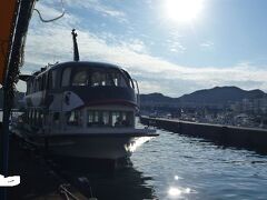 乗船するのは紀の松島めぐりの遊覧船。
約1時間のクルージングだ。