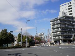 平成29年2月25日、この日は江戸川（都営新宿線沿い）近隣の浅間神社に参拝しました。
都営新宿線「東大島駅」から北に向かい、首都高7号を過ぎ2つ目の信号まで徒歩5～6分ぐらい。右側にはスカイツリーが見えますがこちらを左に曲がるとすぐに亀戸浅間神社です。