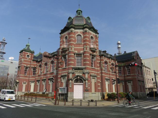 岩手銀行旧本店本館。<br />レトロな赤レンガの建物です。<br />東京駅の駅舎を設計した人が、ここの設計も手掛けたそうです。<br />2012年までは営業していたそうです。<br />今回訪問した時は館内が改装中で入れませんでした。